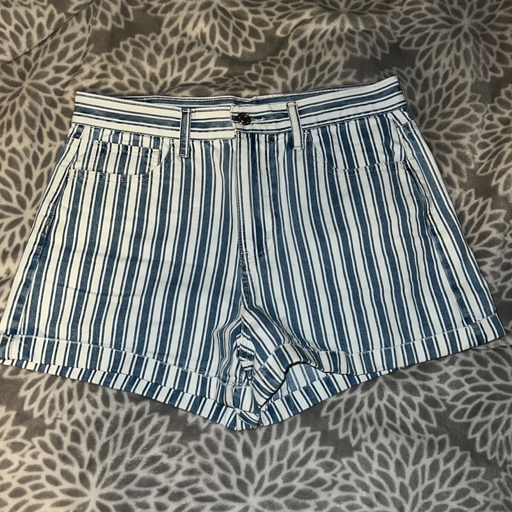 American Eagle Mom Short